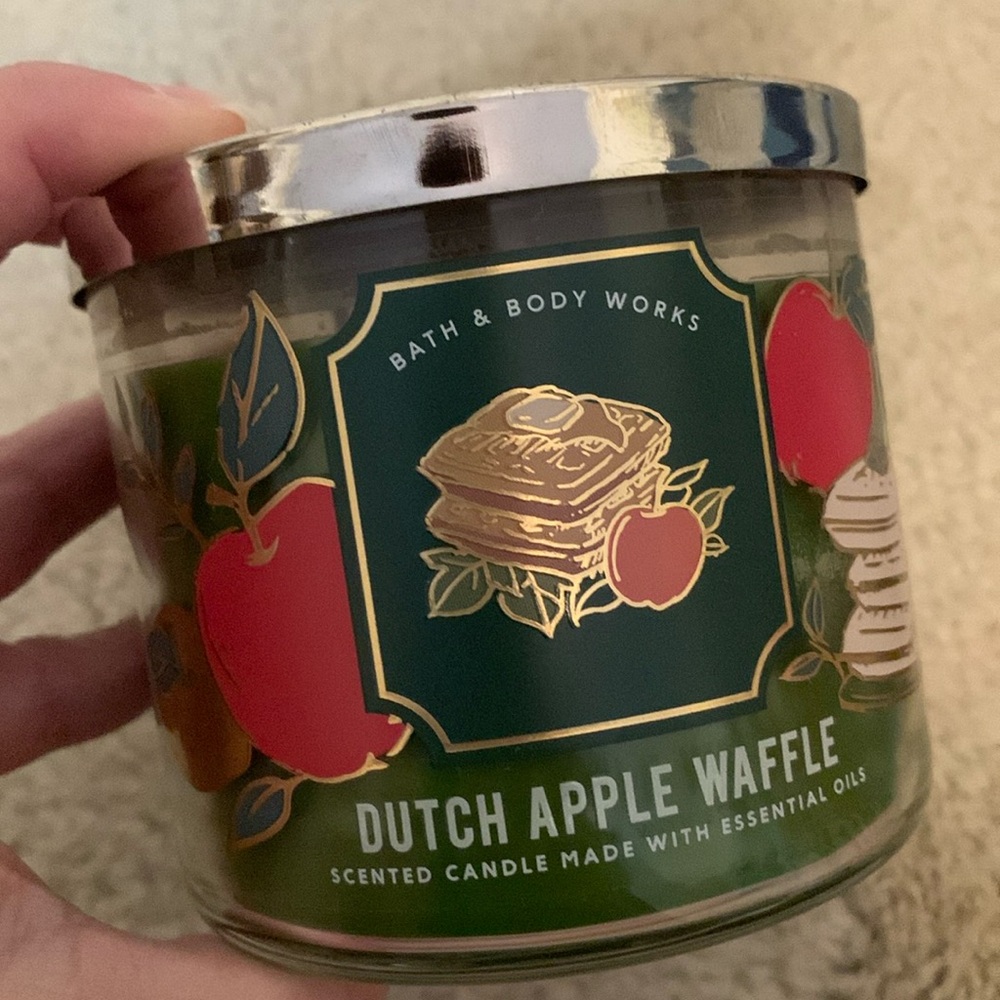 Bath & Body Works Dutch Apple Waffle candle (2020)